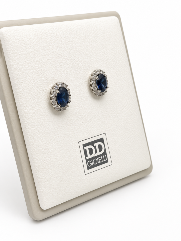 8cf79f3f-40db-4a60-81c9-b8247449f317 Orecchini zaffiro blu