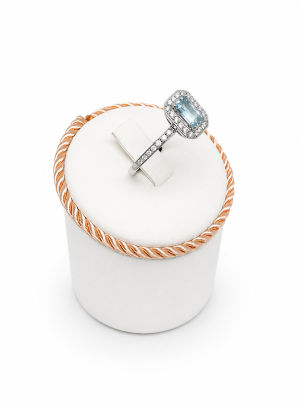 dd603558-f029-47c8-94aa-5e6b40fed65f Anello acquamarina Giorgio Visconti