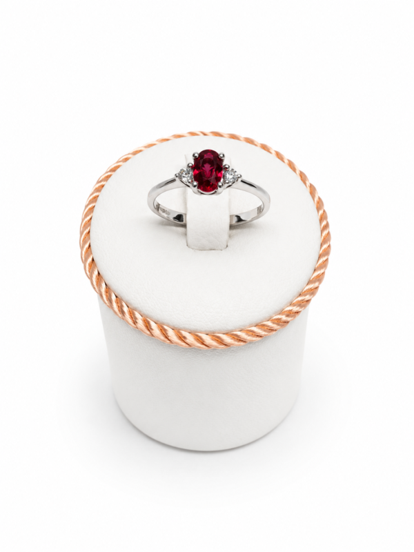 f87256a7-c12e-4ce4-8bb9-d2aa29f3da67 Anello rubino