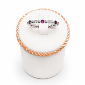 f962dbc6-4dbb-4695-9f1b-6c622504eb17 Anello rubini