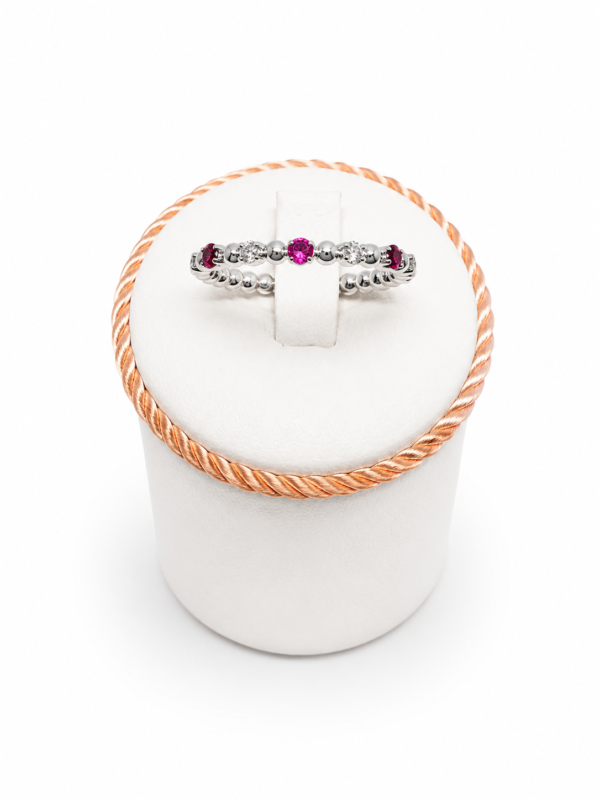 f962dbc6-4dbb-4695-9f1b-6c622504eb17 Anello rubini